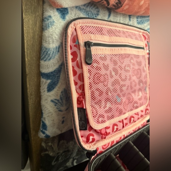 Impressions Vegan Leather Hello Kitty Cosmetic Box - Picture 12 of 12